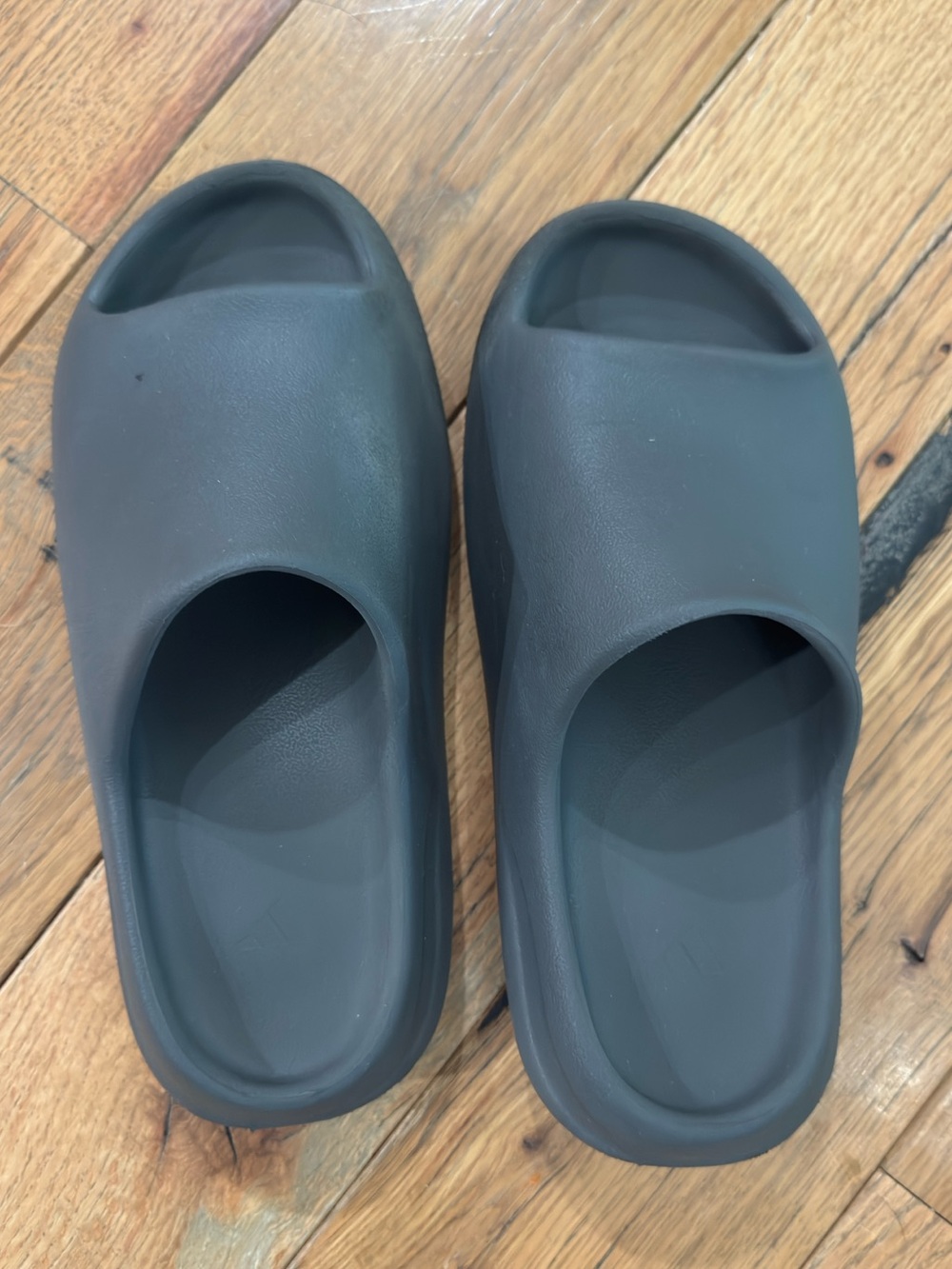 Adidas Yeezy slides Size 10 slate gray
